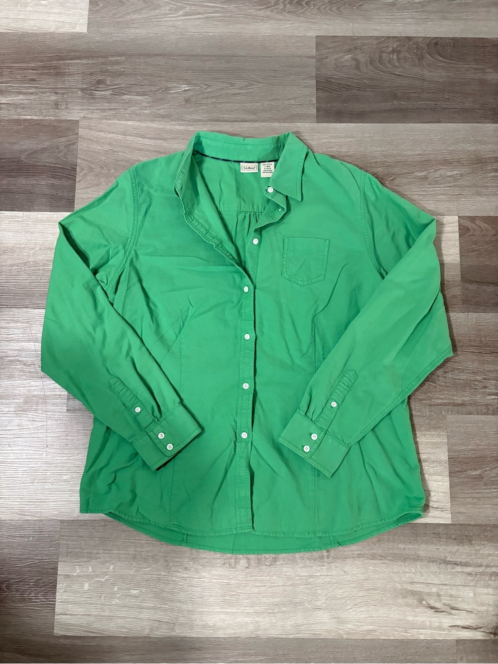 L.L.Bean Women’s Large Green Button Down Shirt 100% Cotton Long Sleeve L Reg